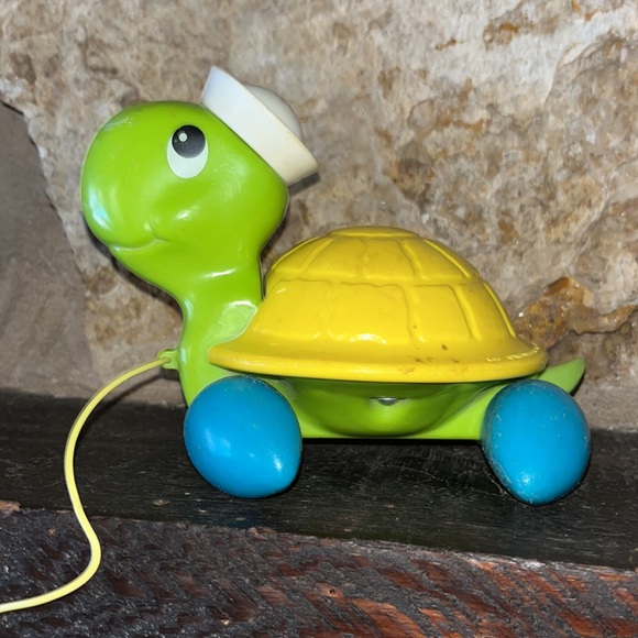Fisher price in 1977 turtle pull toy wearing a sailor hat - Picture 5 of 9